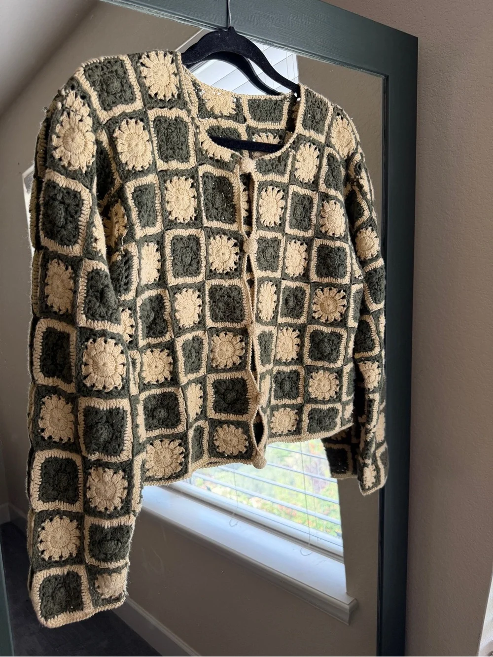 ✨ VINTAGE Handmade Crochet Granny Square Cardigan - Sage Floral ✨ - Picture 1 of 11